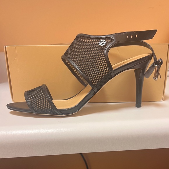 MICHAEL Michael Kors Shoes - Michael Kors Leila Sandal size 10/41